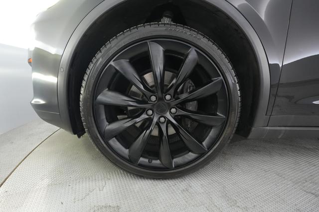 2020 Tesla Model X — photo 7 of 24