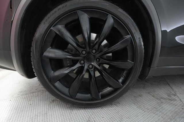 2020 Tesla Model X — photo 16 of 24