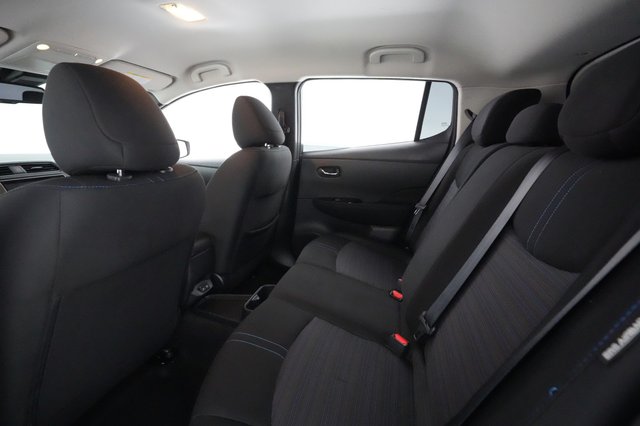 2023 Nissan LEAF — photo 18 of 20