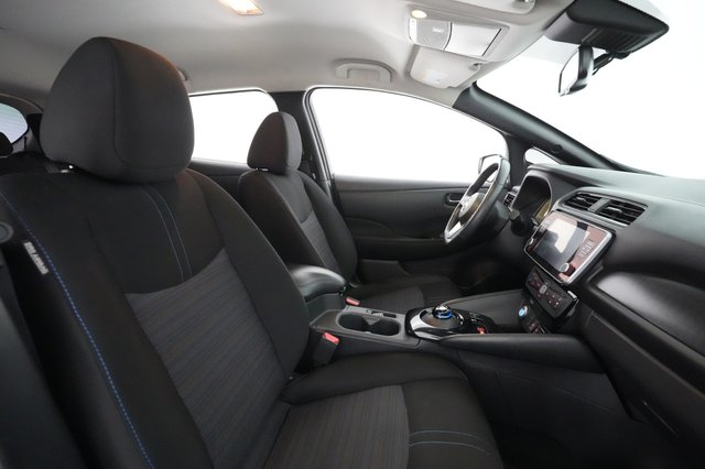 2023 Nissan LEAF — photo 17 of 20