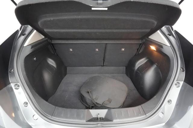 2023 Nissan LEAF — photo 6 of 20