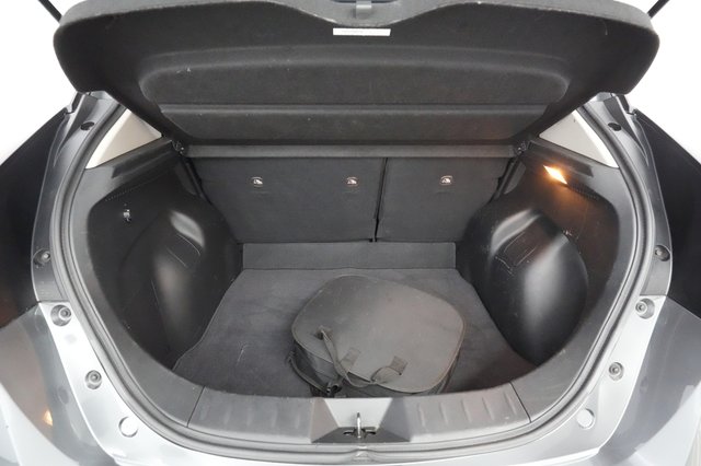 2023 Nissan LEAF — photo 6 of 20