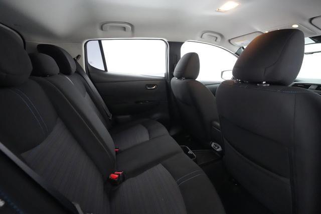 2023 Nissan LEAF — photo 4 of 20