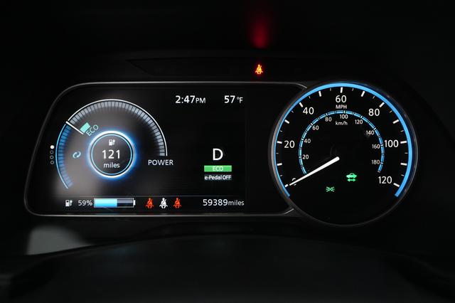 2023 Nissan LEAF — photo 5 of 20