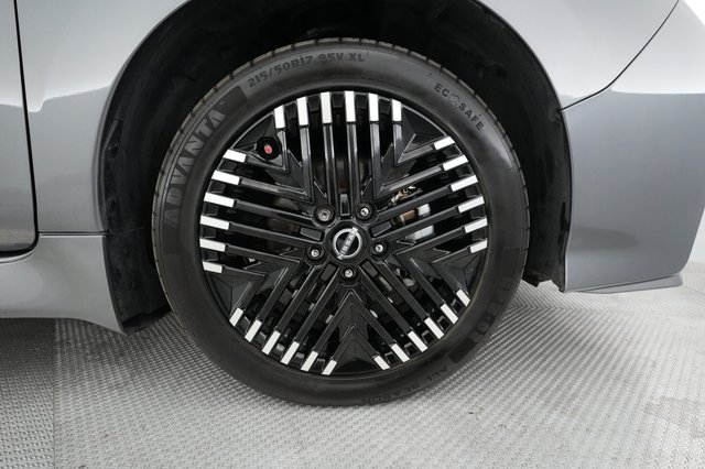 2023 Nissan LEAF — photo 16 of 20