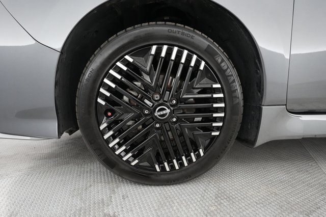2023 Nissan LEAF — photo 7 of 20