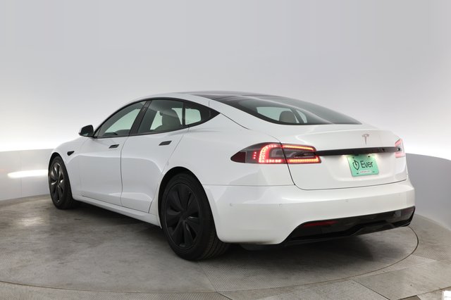 2022 Tesla Model S — photo 8 of 19