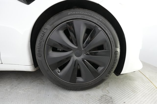 2022 Tesla Model S — photo 15 of 19