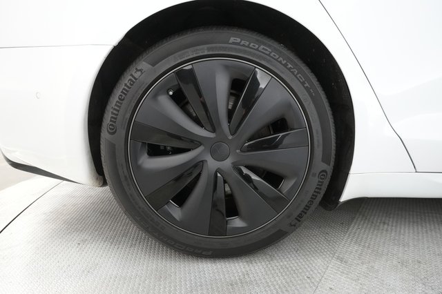 2022 Tesla Model S — photo 14 of 19