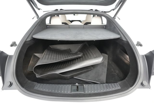2022 Tesla Model S — photo 6 of 19