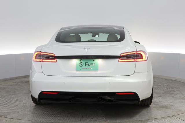 2022 Tesla Model S — photo 9 of 19