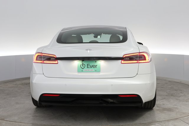 2022 Tesla Model S — photo 9 of 19