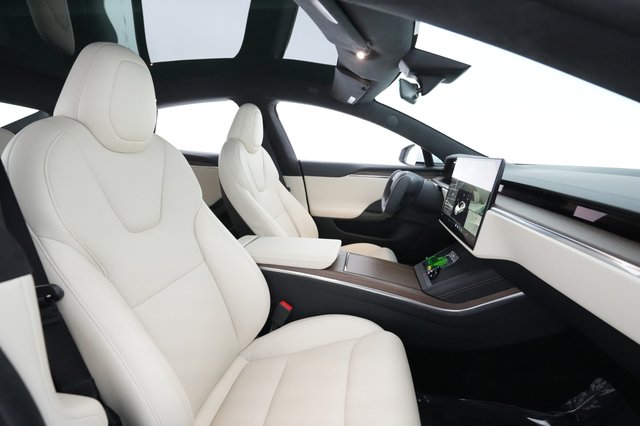 2022 Tesla Model S — photo 18 of 19