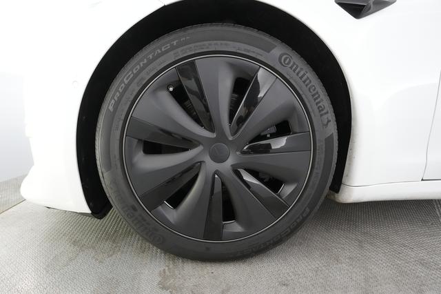 2022 Tesla Model S — photo 7 of 19