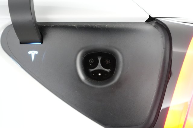 2023 Tesla Model Y — photo 19 of 27