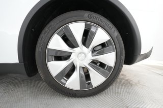 2023 Tesla Model Y — photo 12 of 27