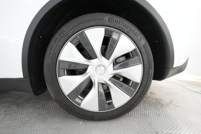 2023 Tesla Model Y — photo 12 of 27
