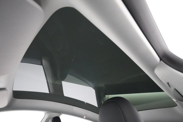 2023 Tesla Model Y — photo 18 of 27