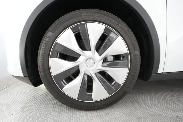 2023 Tesla Model Y — photo 11 of 27