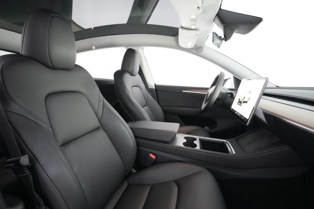 2023 Tesla Model Y — photo 17 of 27
