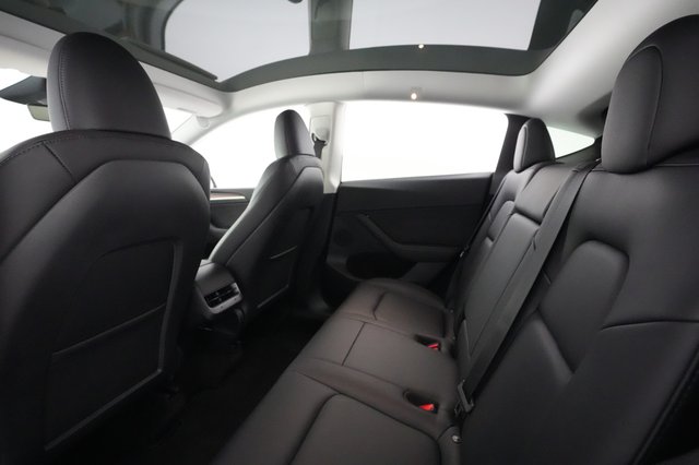 2023 Tesla Model Y — photo 16 of 27