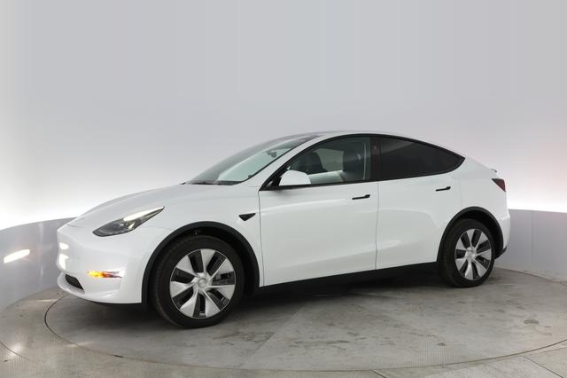 2023 Tesla Model Y — photo 10 of 27
