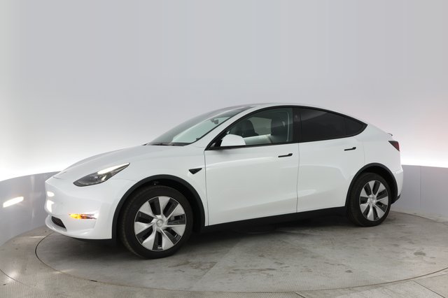 2023 Tesla Model Y — photo 10 of 27