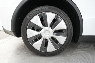 2023 Tesla Model Y — photo 14 of 27