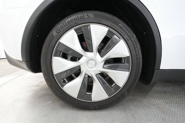 2023 Tesla Model Y — photo 14 of 27
