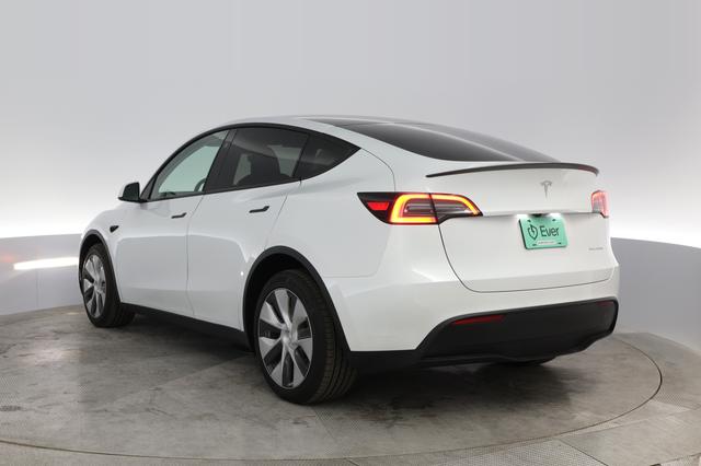 2023 Tesla Model Y — photo 9 of 27