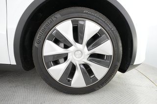 2023 Tesla Model Y — photo 13 of 27