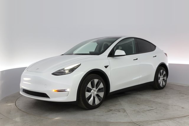 2023 Tesla Model Y — VIN 7SAYGDEE1PF814358