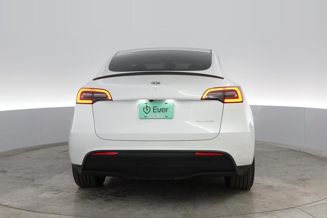 2023 Tesla Model Y — photo 8 of 27