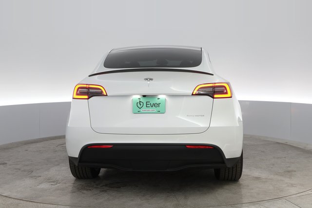 2023 Tesla Model Y — photo 8 of 27
