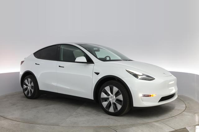 2023 Tesla Model Y — photo 7 of 27