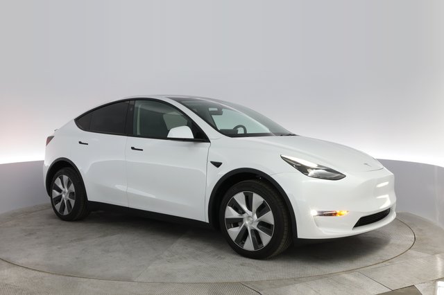 2023 Tesla Model Y — photo 7 of 27