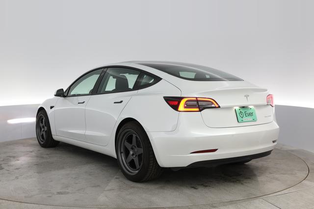 2021 Tesla Model 3 — photo 9 of 35