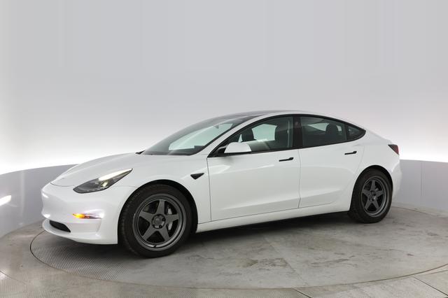2021 Tesla Model 3 — photo 10 of 35