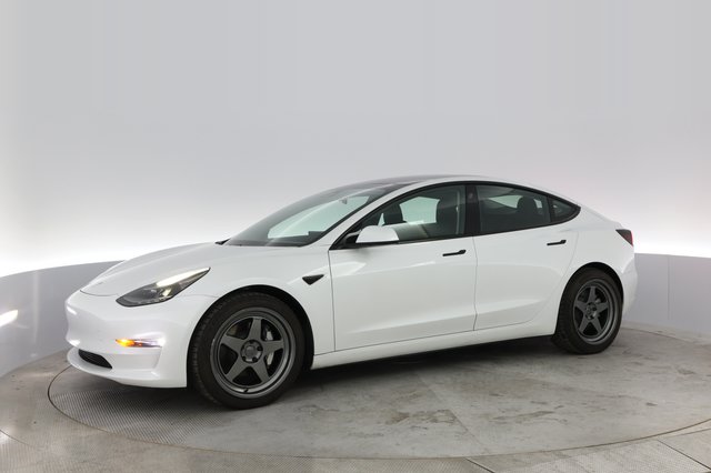 2021 Tesla Model 3 — photo 10 of 35