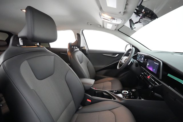 2023 Kia Niro EV — photo 17 of 30