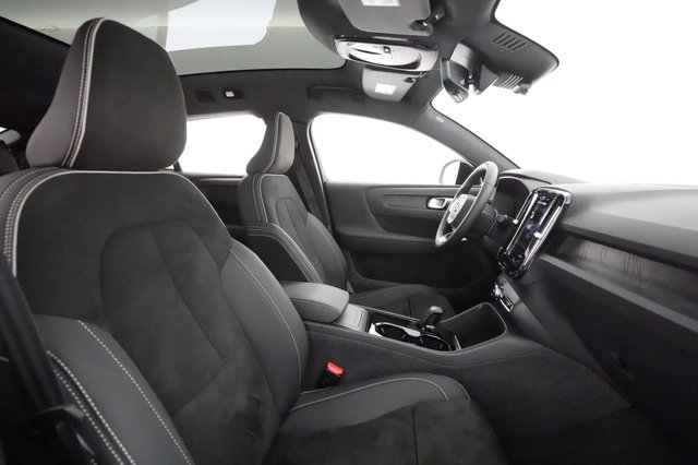 2023 Volvo C40 Recharge — photo 17 of 56