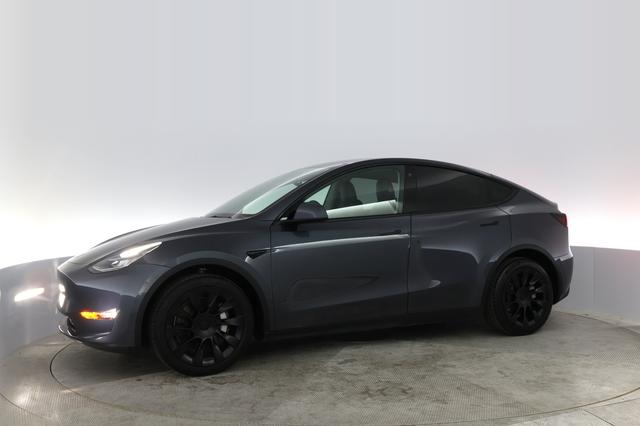 2022 Tesla Model Y — photo 10 of 47