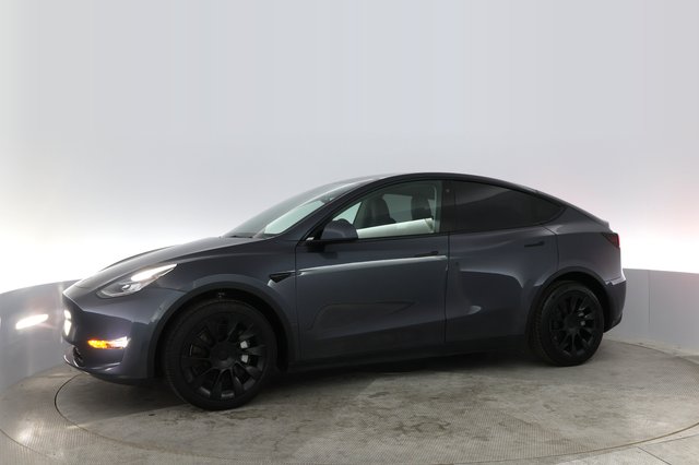 2022 Tesla Model Y — photo 10 of 47