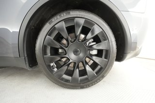 2022 Tesla Model Y — photo 12 of 47