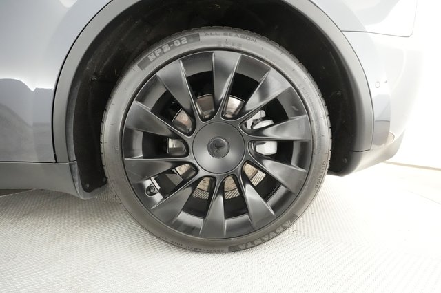 2022 Tesla Model Y — photo 12 of 47