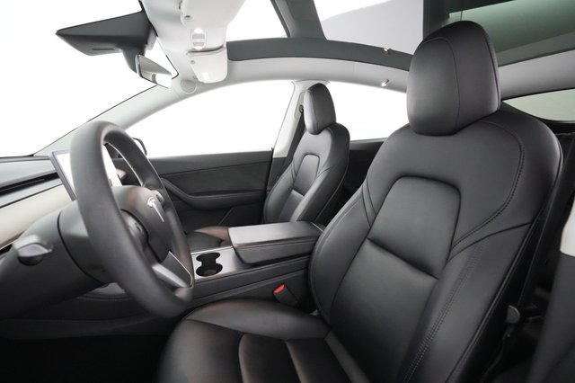 2022 Tesla Model Y — photo 15 of 47