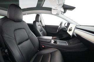 2022 Tesla Model Y — photo 17 of 47