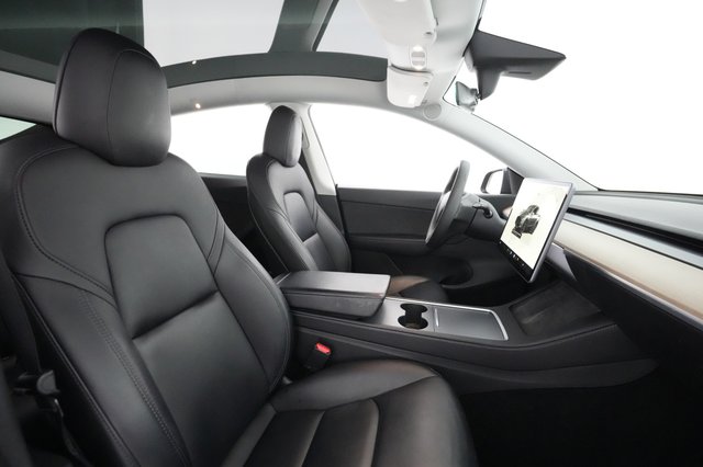 2022 Tesla Model Y — photo 17 of 47