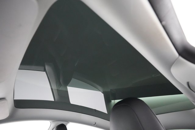 2022 Tesla Model Y — photo 18 of 47