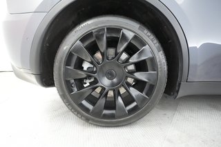 2022 Tesla Model Y — photo 14 of 47